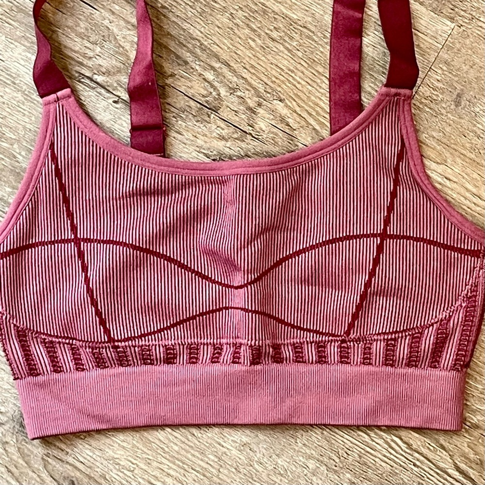 Fabletics 2 Piece Bundle Seamless Leggings & Bra Dark Rouge Size Small - Picture 10 of 13
